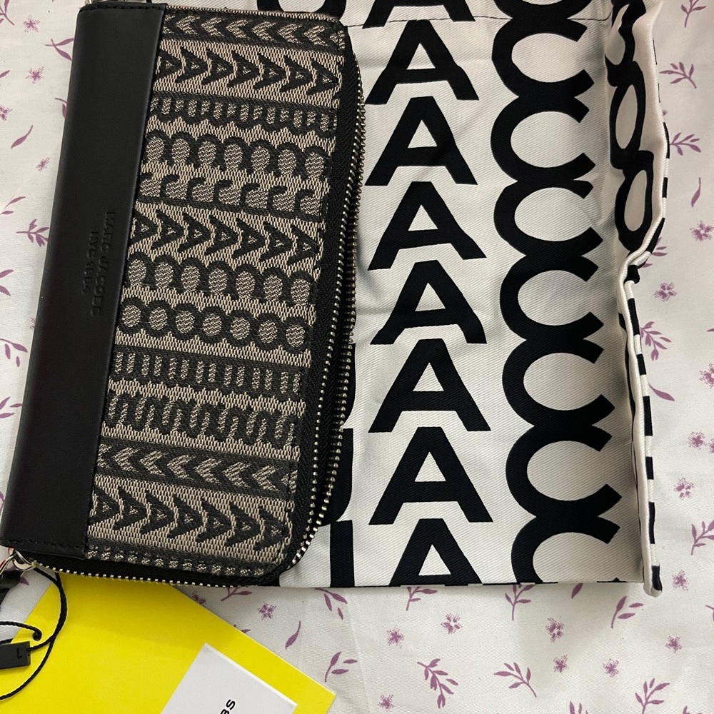Authentic Marc Jacobs Wallet - Picture 5 of 7